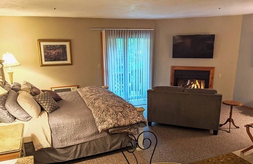 Prudenville Bed & Breakfast | Springbrook Inn East Room