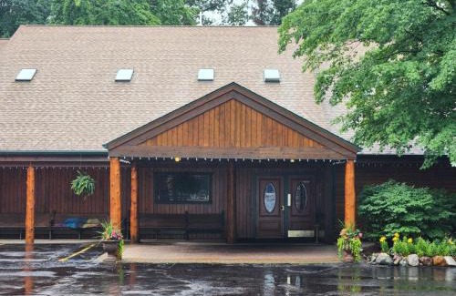 Prudenville Hotel | Springbrook Inn