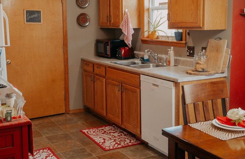 Springfield House | Springfield-Branson Airport Short-term Sanctuary