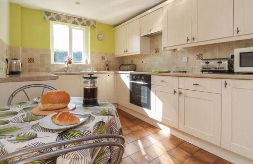Chipping Cottage | SPRINGFIELD COTTAGE, pet friendly, with open fire in Chipping