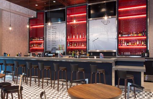 Charlotte Center City Hotel | SpringHill Suites by Marriott Charlotte City Center