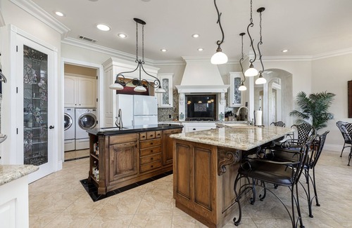 Springville House | Springville's The View Luxury Hilltop Home!