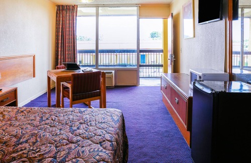 Opelika Hotel | Springwood Hotel