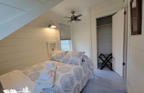 Ocean Point House | SPRUCE CABIN | OCEAN POINT | 3 Bed, 1 Bath