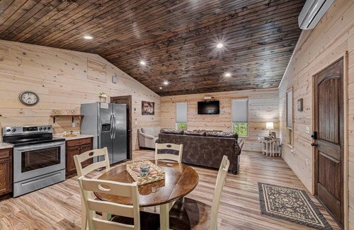 Fort Payne Cabin | Squirrel's Nest