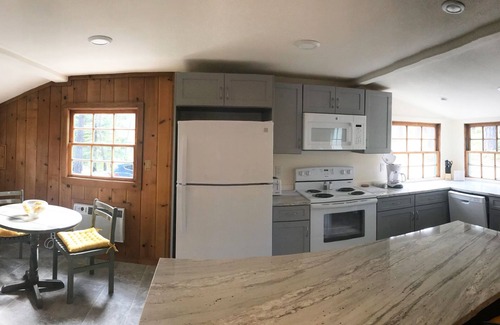 Meadow Vista Cottage | Squirrel's Nest West in private Gold Country location