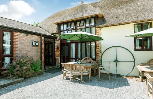 Whitchurch Canonicorum Cottage | Squirrels Barn - Thatched Dorset Cottage