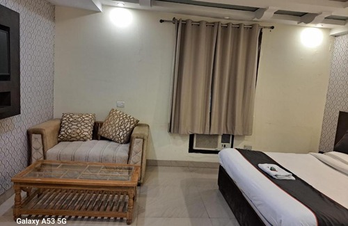 Auli Hotel | SR GRAND+