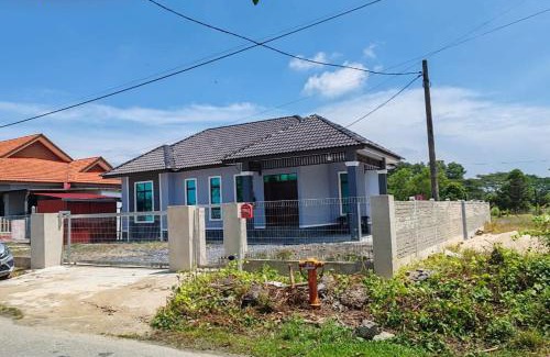 Kampung Padang Midin House | Sri Midin Stay