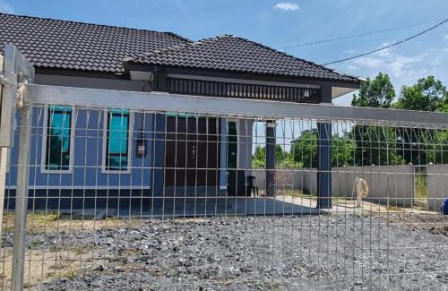 Kampung Padang Midin House | Sri Midin Stay