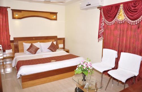 Tiruvannamalai Hotel | Sri Sarvesha JS Palace temple view