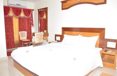 Tiruvannamalai Hotel | Sri Sarvesha JS Palace temple view