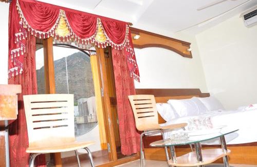 Tiruvannamalai Hotel | Sri Sarvesha JS Palace temple view