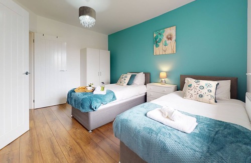 Peterborough Apartment | SRK Accommodation - Stunning Luxury Apartment with Free Parking