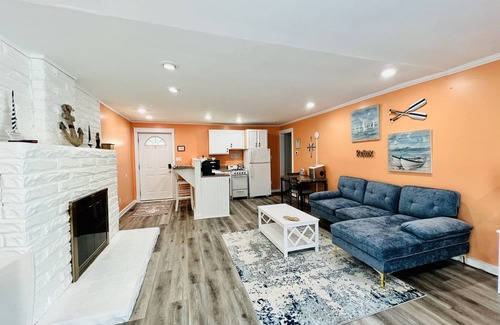 New Buffalo House | SS Post Boy Queen Suite with Jacuzzi