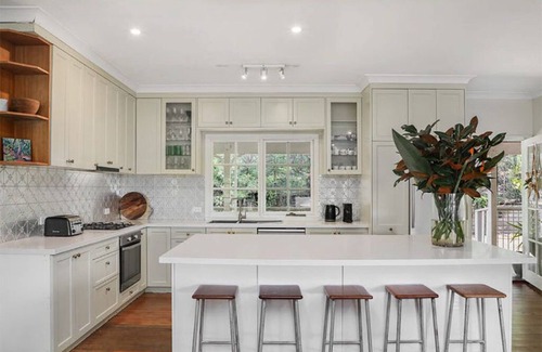 St. Albans House | St Albans Homestead - a cozy farmhouse in the heart of St Albans Village