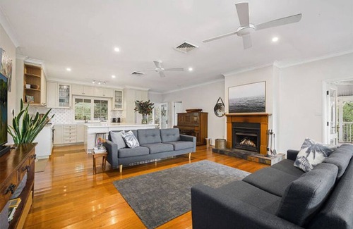St. Albans House | St Albans Homestead - a cozy farmhouse in the heart of St Albans Village