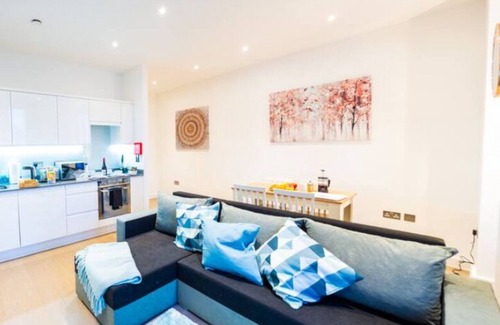St Albans Apartment | St Albans Train Stati-High Street-Business-Leisure