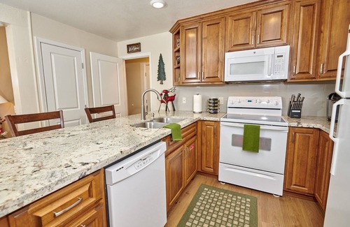 Mammoth Lakes Condo | St Anton Condos #25 (1-Bedroom) with Pool by RedAwning