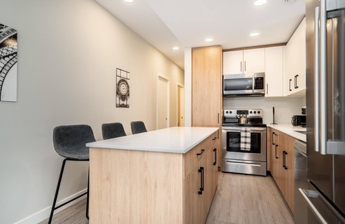 Winnipeg House | St. Boniface+Delightful 2 Bdr + Fast Wifi(2-372)