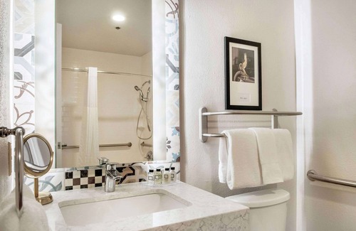 Faubourg Lafayette Hotel | St Charles Coach House, an Ascend Collection Hotel