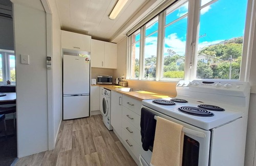 St. Clair Apartment | St Clair Stay – Walk to the Surf - 1 bedroom