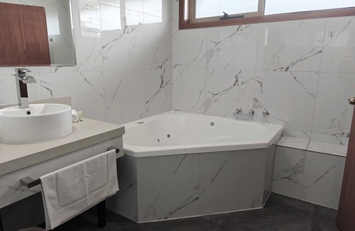 Thornbury Hotel | St Georges Motor Inn