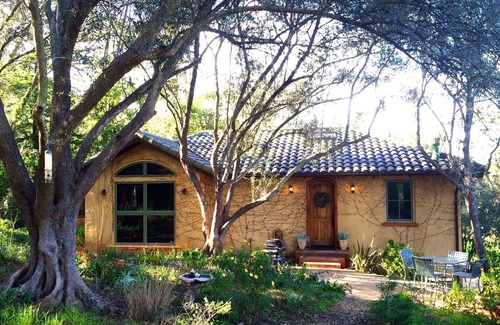 St. Helena House | St. Helena Cozy Hillside Villa