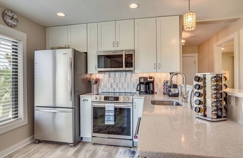 Oceanmarsh Subdivision Condo | St Helena Island Condo w/Beach Views & Porch!