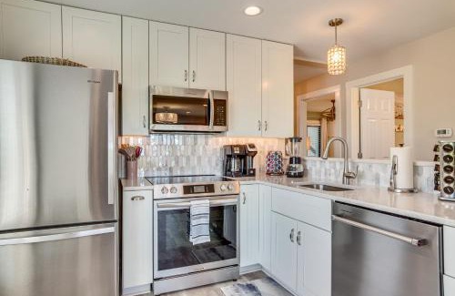 Oceanmarsh Subdivision Apartment | St Helena Island Condo with Beach Views and Porch!