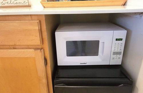 St. James Condo | St James Efficiency with Pool/15 min to Oak Island Beach!