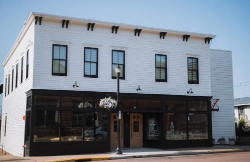 Bayfield Hotel | St. James Social