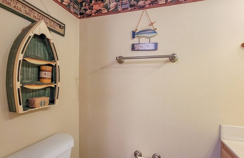 Welaka Condo | St Johns River Townhome, 2BR/1.5BA, Pool/River Vw