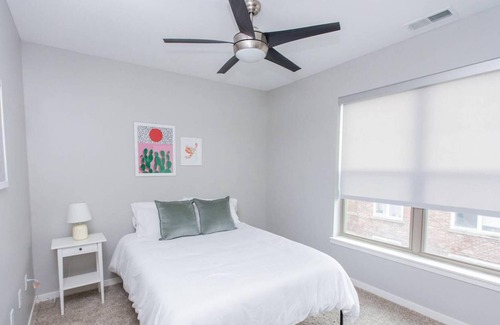 DeBaliviere Place Apartment | St. Louis | Dreamy 2BD/2BA Forest Park Apartment
