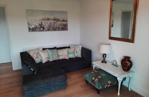 St Margaret's at Cliffe Ski Chalet | St Margaret's 2-Bed Chalet - Sleeps 4 & Pets ok