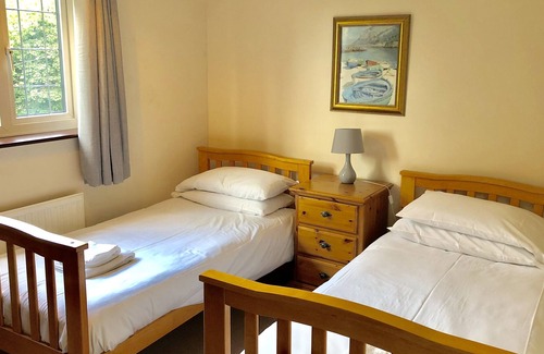 Norwich House | St Mary's House - Detached 6 bedroom house, Sleeps 11, Free Car Parking