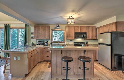 Saint Mary's Cabin | St Mary's Lakefront Cabin w/Deck & Wood Stove!