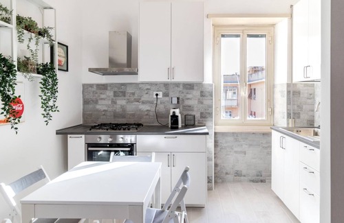 Ostiense Apartment | St. Paul Comfort Flat - Metro & University