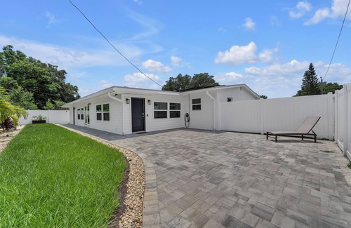 St. Petersburg - Clearwater Apartment | St Pete Beach Gem Getaway Home w/Patio! 8mi Beach