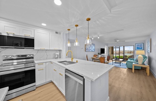 Casa del Mar Condo | ST Pete Isla Casa A condo in St. Petersburg, Floridan 2 bedrooms2 beds2 baths
