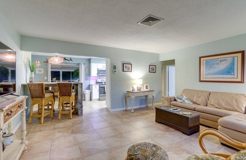 South Pinellas Community Council House | St Petersburg Home w/Yard & Grill: 2 Mi to Beach!