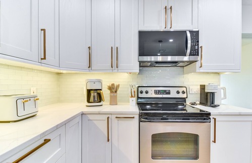 South Pinellas Community Council House | St Petersburg Paradise w/Private Yard & Hot Tub!