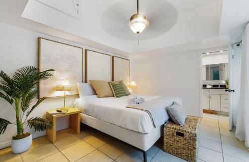 St. Petersburg - Clearwater House | St Petersburg Private Villa with Pool Gym Grill Self Check-In
