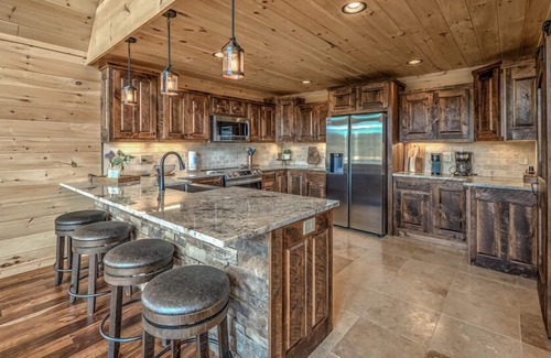 Cherry Log Cabin | St Ridges - Pet Friendly | Mountain Views | Hot Tub | Pool Table | Shuffleboard
