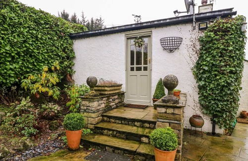 Kendal Cottage | ST. SUNDAYS COTTAGE, pet friendly, with open fire in Endmoor