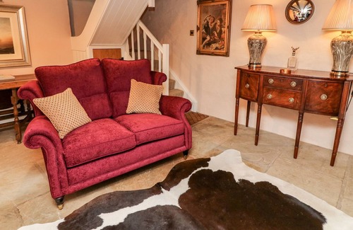 Kendal Cottage | ST. SUNDAYS COTTAGE, pet friendly, with open fire in Endmoor