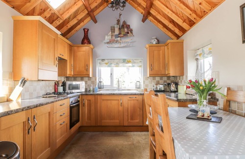 Briggswath Cottage | STABLE COTTAGE, pet friendly, with a garden in Fylingdales