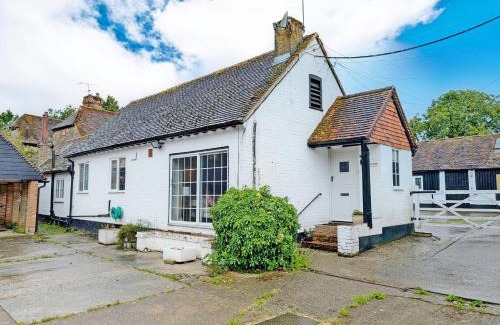 Pulborough House | Stable Cottage - Pulborough