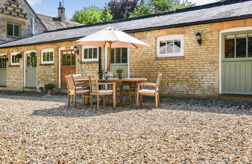 Fossebridge Cottage | Stable Cottage - sleeps 6 guests in 3 bedrooms