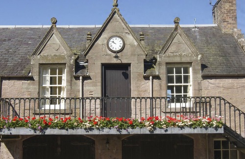 Perth Apartment | STABLE FLAT, pet friendly, with a garden in Scone